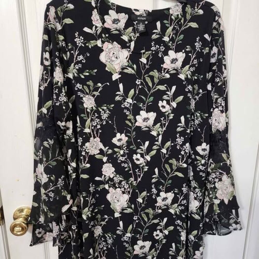 Alfani Black Floral Bell-Sleeve Blouse size XL EUC